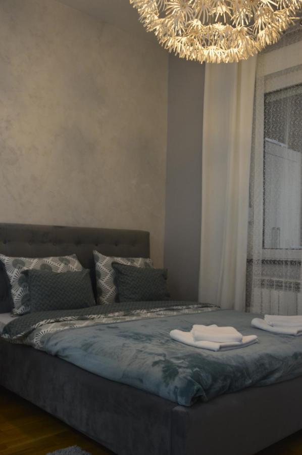 Teodora Lux Apartman Free Privat Parking Apartamento Novi Sad Exterior foto