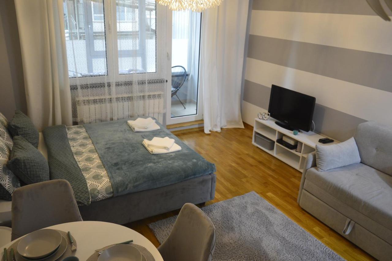 Teodora Lux Apartman Free Privat Parking Apartamento Novi Sad Exterior foto